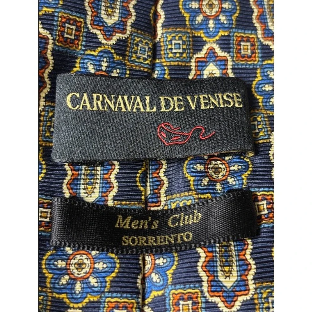 Carnaval De Venise crafted sophistication